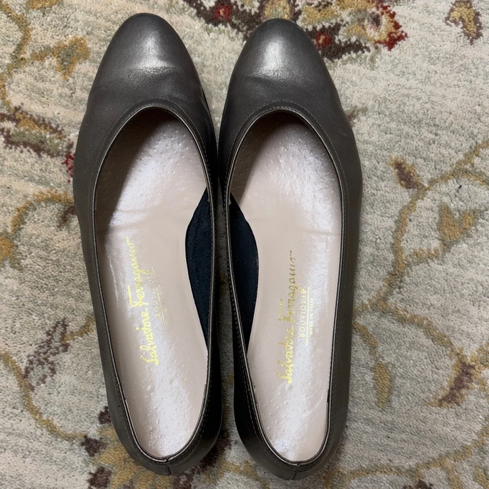 Salvatore Ferragamo Strana style Women's Gray Leather Flats